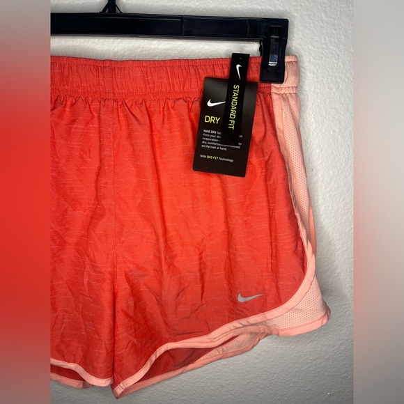 Nike Women's Coral Running Shorts - Picture 2 of 5